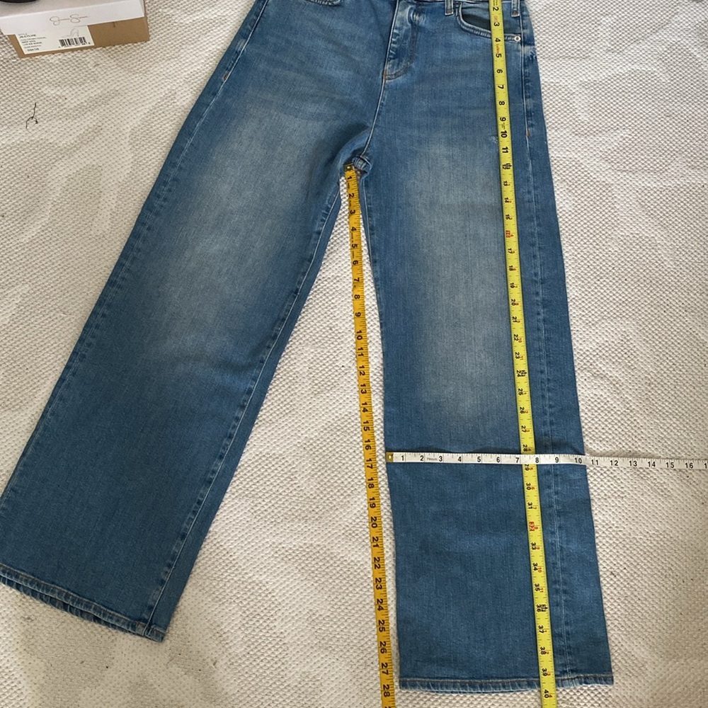 Emporio Armani Blue Flare Wide Leg Jeans
Medium washed High Rise Size 29 - Picture 9 of 17